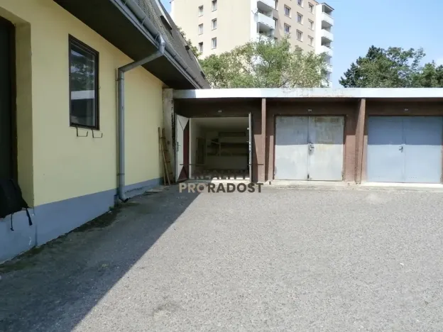 Pronájem garáže, Znojmo, Pražská, 17 m2