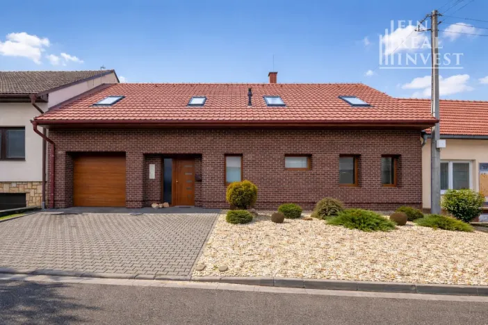 Prodej rodinného domu, Hovorany, 328 m2