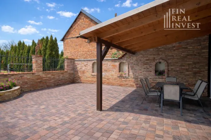 Prodej rodinného domu, Hovorany, 328 m2