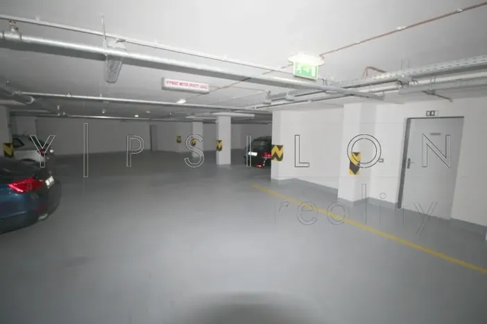 Pronájem garážového stání, Praha - Libeň, Březenská, 16 m2