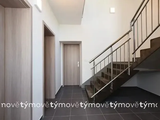 Pronájem bytu 2+kk, Pardubice, Na Hrázi, 33 m2