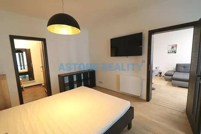 Pronájem bytu 2+kk, Praha - Žižkov, Olšanská, 59 m2