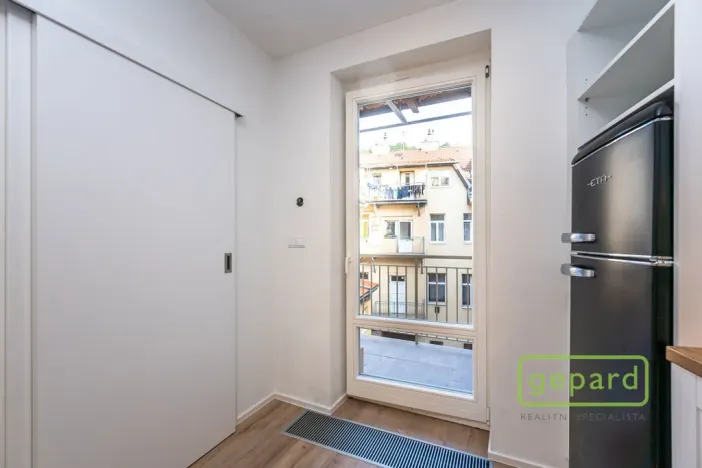 Pronájem bytu 1+1, Praha - Smíchov, Pod Barvířkou, 32 m2