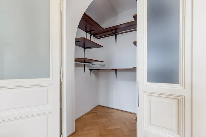 Prodej bytu 2+1, Praha - Nové Město, Ve Smečkách, 68 m2