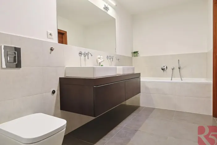 Prodej bytu 4+kk, Praha - Uhříněves, V bytovkách, 116 m2