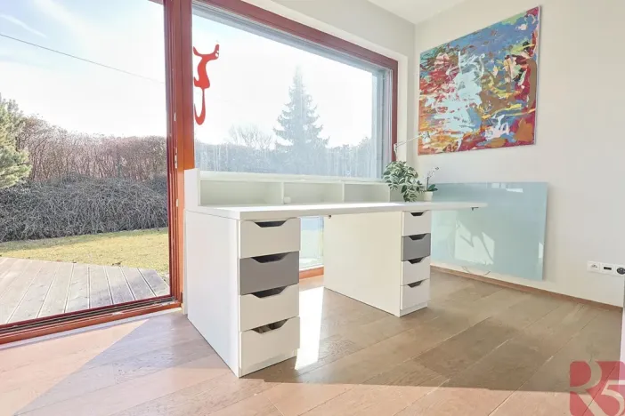 Prodej bytu 4+kk, Praha - Uhříněves, V bytovkách, 116 m2