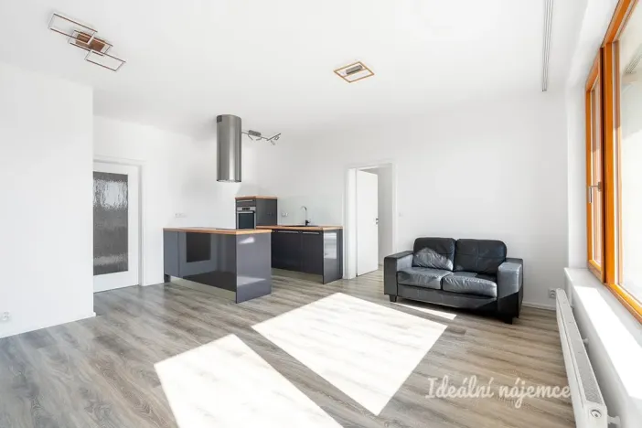 Pronájem bytu 2+kk, Praha - Hloubětín, Modrého, 58 m2