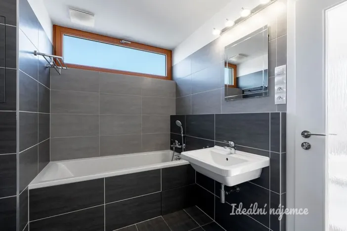 Pronájem bytu 2+kk, Praha - Hloubětín, Modrého, 58 m2