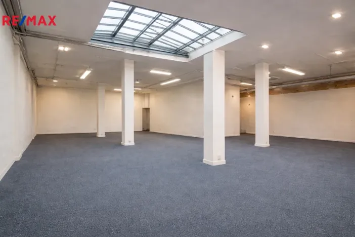 Pronájem obchodního prostoru, Zlín, třída Tomáše Bati, 180 m2