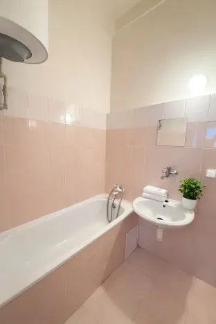 Pronájem bytu 2+kk, Praha - Holešovice, Poupětova, 50 m2