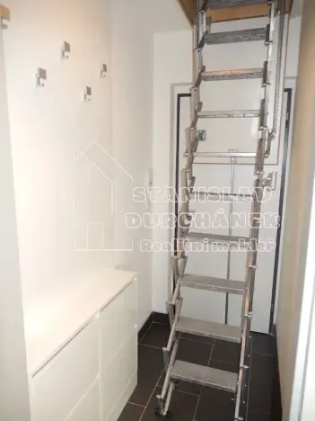 Pronájem bytu 2+kk, Praha - Kobylisy, Střelničná, 43 m2