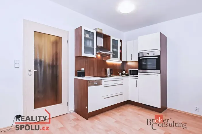 Pronájem bytu 1+kk, Praha, Trmická, 40 m2