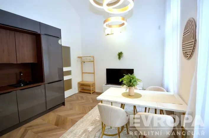 Pronájem bytu 2+kk, Praha - Vinohrady, U Zvonařky, 40 m2