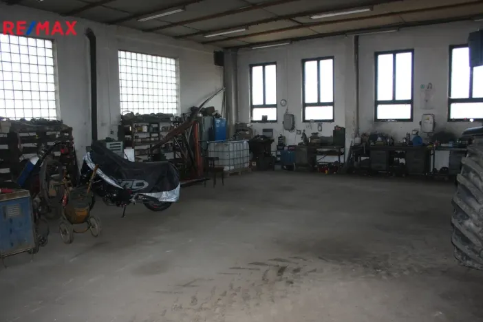 Pronájem komerční nemovitosti, Oslov, 430 m2