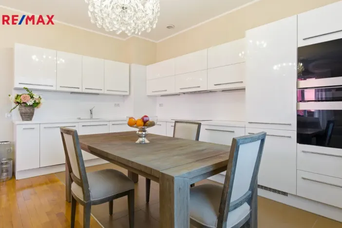 Prodej bytu 3+kk, Karlovy Vary, Jateční, 100 m2