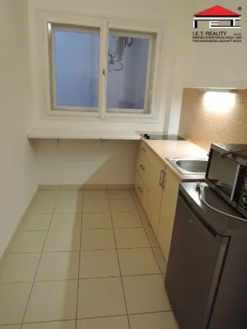 Pronájem bytu 1+kk, Praha - Michle, Nuselská, 46 m2