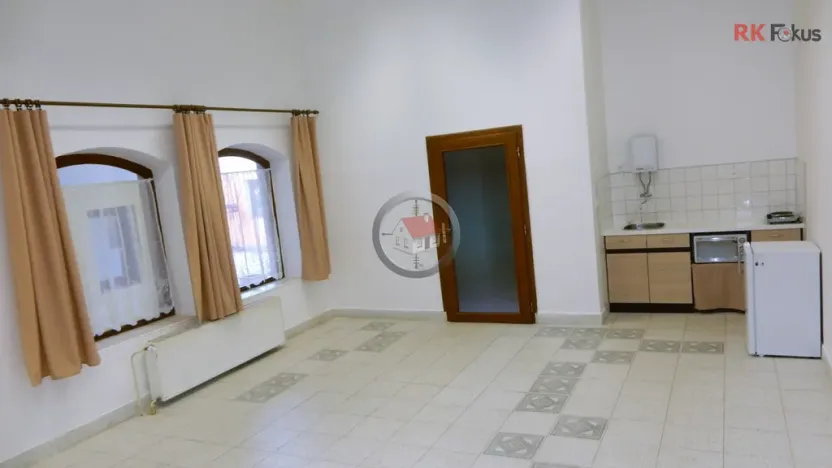 Pronájem bytu 1+kk, Moravské Budějovice, nám. ČSA, 40 m2