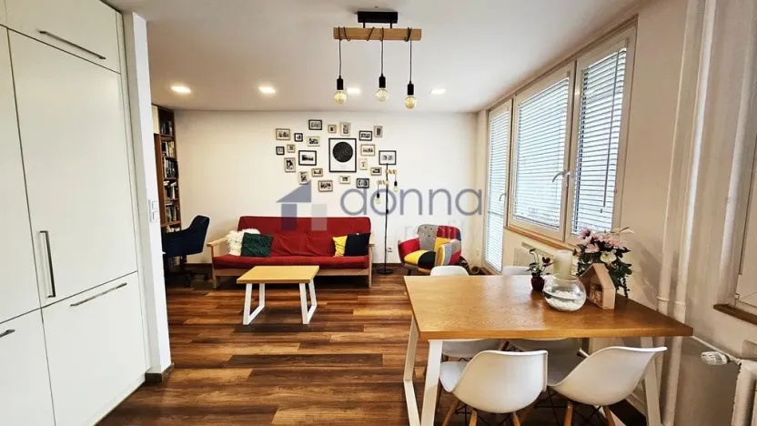 Pronájem bytu 3+kk, Praha, Molákova, 72 m2