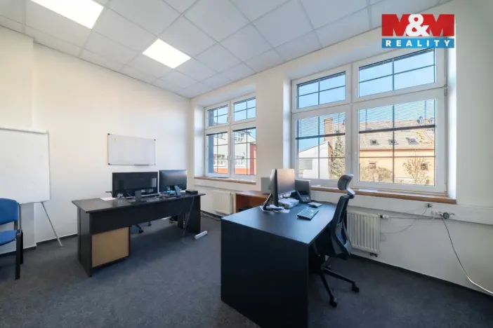 Pronájem kanceláře, Plzeň, Božkovské náměstí, 1021 m2