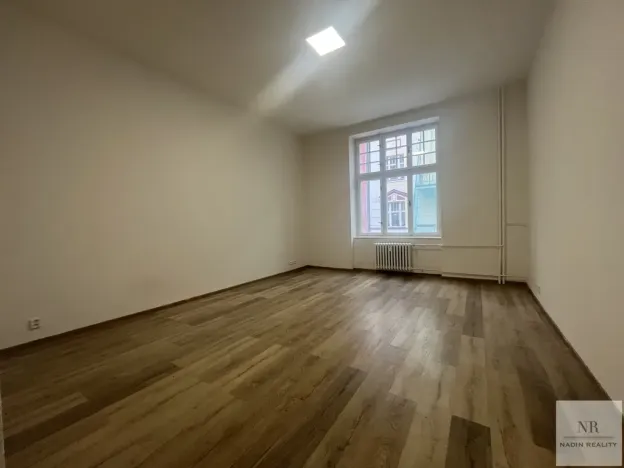Pronájem bytu 1+1, Karlovy Vary, Koptova, 55 m2