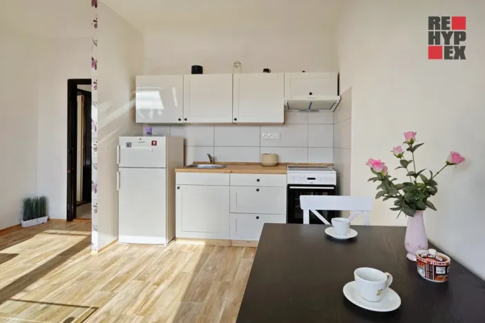 Pronájem bytu 2+kk, Liberec - Liberec VI-Rochlice, Dobiášova, 40 m2