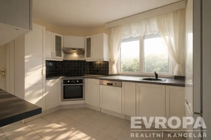 Prodej rodinného domu, Praha - Suchdol, Armádní, 196 m2