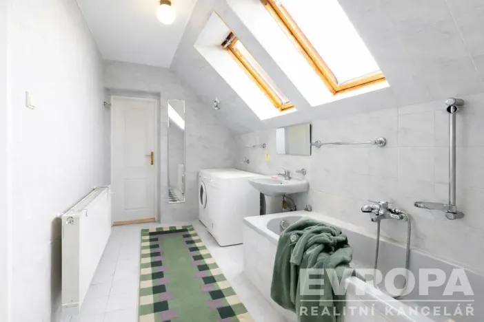 Prodej rodinného domu, Praha - Suchdol, Armádní, 196 m2