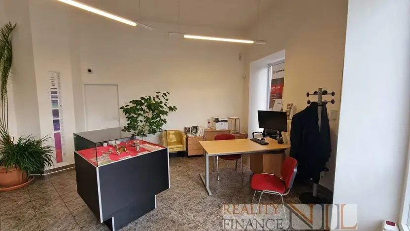 Pronájem obchodního prostoru, Plzeň, Na Roudné, 76 m2