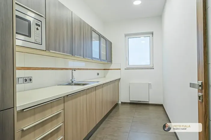 Pronájem kanceláře, Praha - Dolní Chabry, Dopraváků, 258 m2