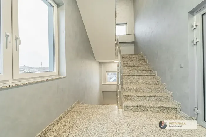 Pronájem kanceláře, Praha - Dolní Chabry, Dopraváků, 258 m2