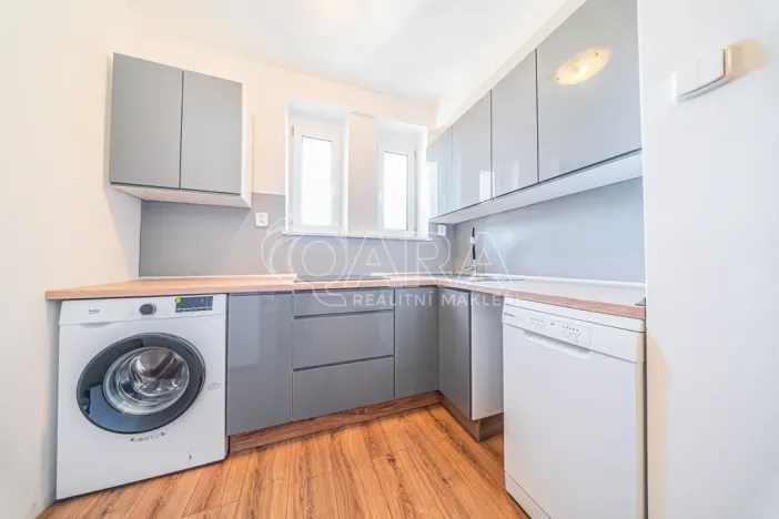 Pronájem bytu 3+1, Praha - Velká Chuchle, V úvoze, 80 m2