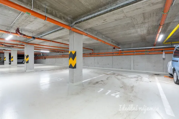 Pronájem bytu 1+kk, Praha - Hostavice, Českobrodská, 31 m2