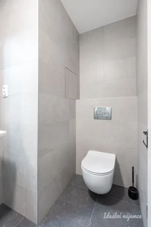 Pronájem bytu 1+kk, Praha - Hostavice, Českobrodská, 31 m2