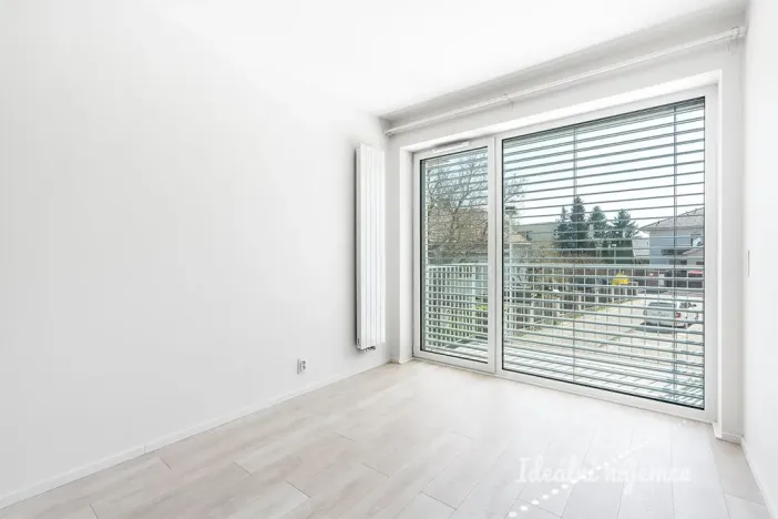 Pronájem bytu 1+kk, Praha - Hostavice, Českobrodská, 31 m2