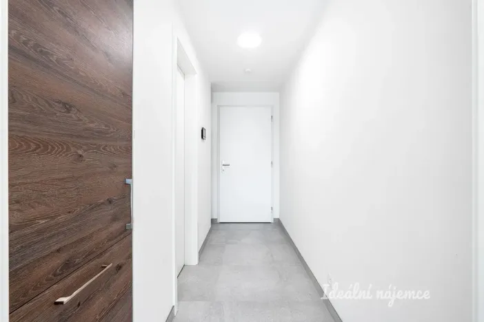 Pronájem bytu 1+kk, Praha - Hostavice, Českobrodská, 31 m2