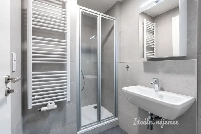 Pronájem bytu 1+kk, Praha - Hostavice, Českobrodská, 31 m2