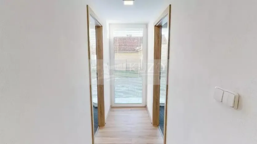 Pronájem bytu 3+kk, Šaratice, Náves, 45 m2