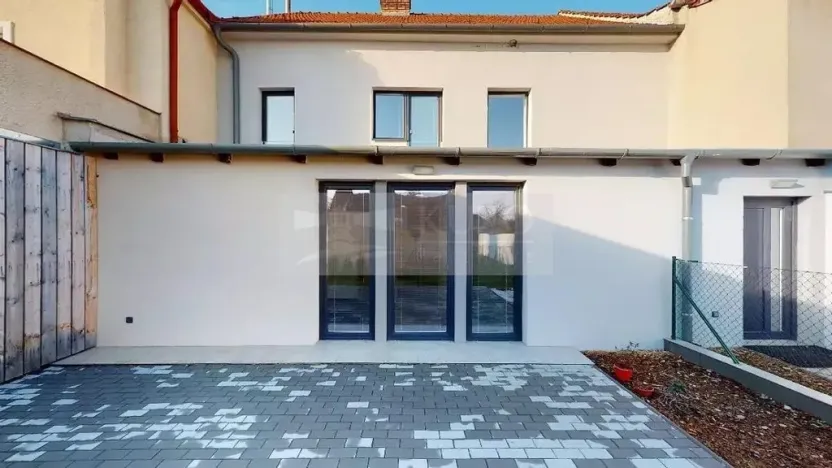 Pronájem bytu 3+kk, Šaratice, Náves, 45 m2