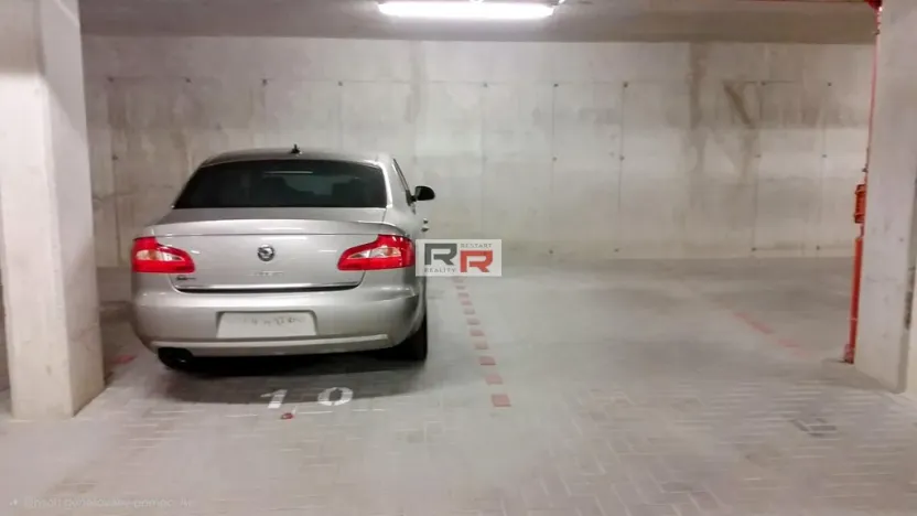 Pronájem garážového stání, Olomouc - Nové Sady, Schweitzerova, 13 m2