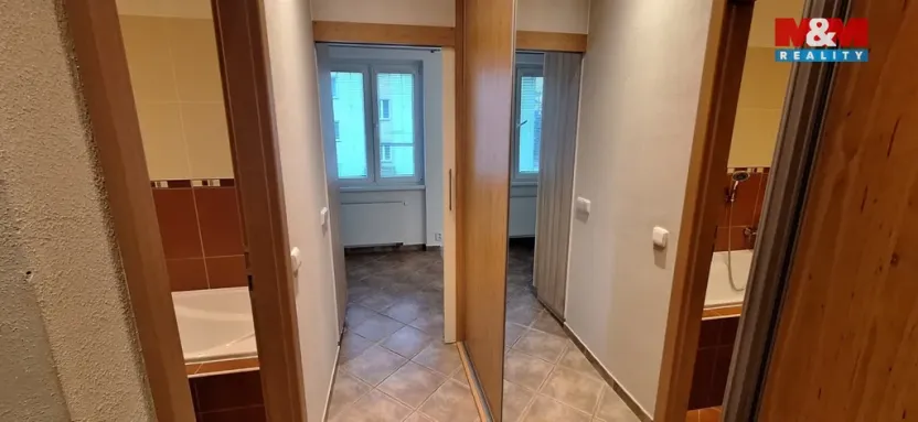 Prodej bytu 1+kk, Davle, Sídliště, 41 m2
