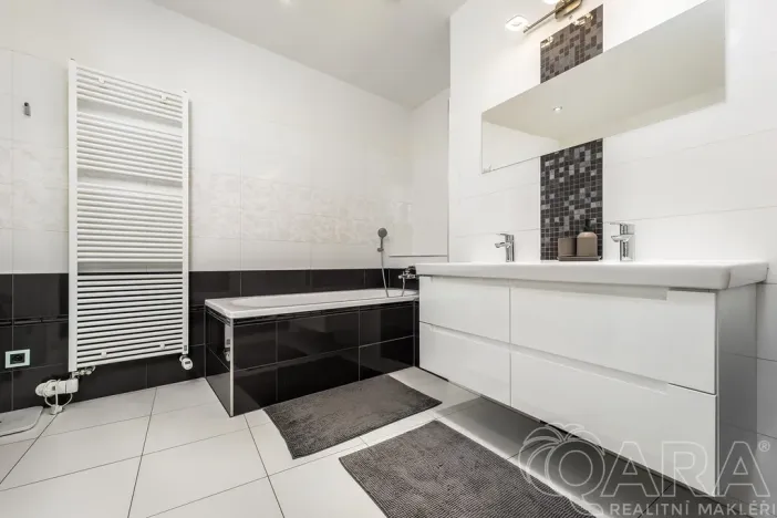 Pronájem bytu 4+kk, Čelákovice, náměstí 5. května, 114 m2