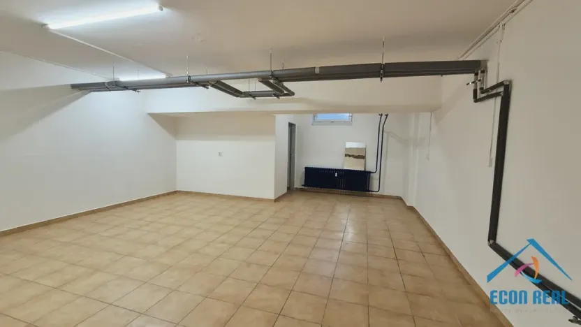 Pronájem kanceláře, Praha - Kobylisy, Pohnertova, 42 m2