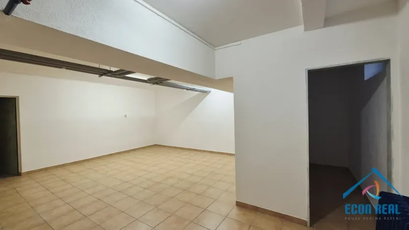 Pronájem kanceláře, Praha - Kobylisy, Pohnertova, 42 m2