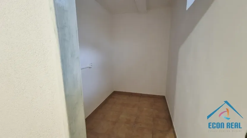 Pronájem kanceláře, Praha - Kobylisy, Pohnertova, 42 m2