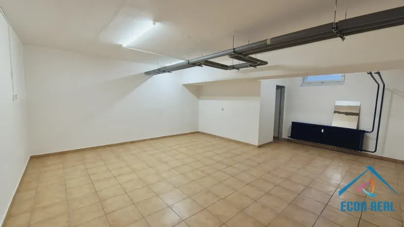 Pronájem kanceláře, Praha - Kobylisy, Pohnertova, 42 m2