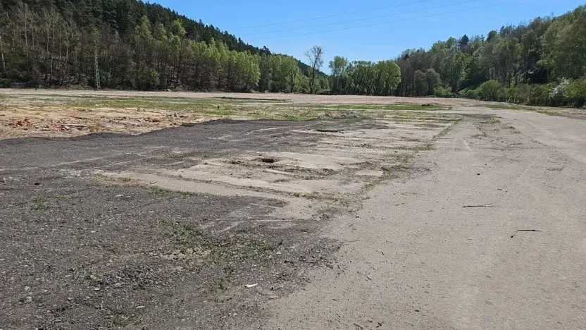 Pronájem komerčního pozemku, Bělá pod Bezdězem, 1000 m2