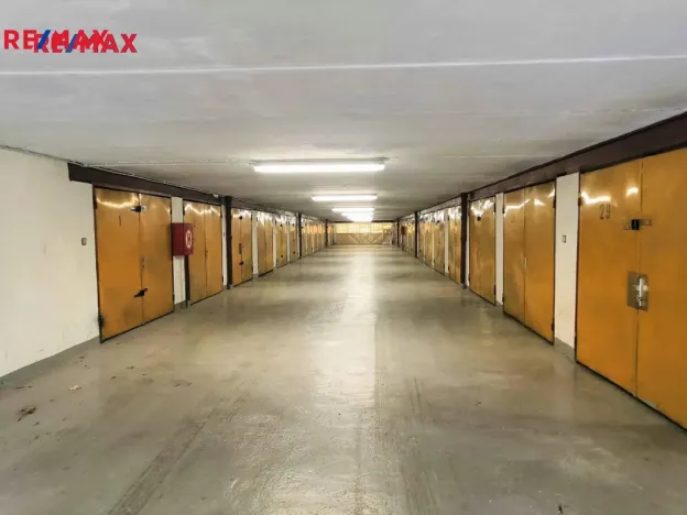 Pronájem garáže, Praha, K Ládví, 17 m2