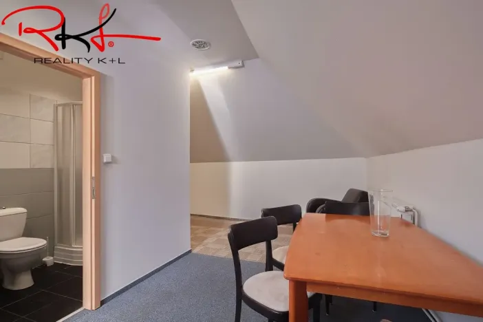 Pronájem kanceláře, Roudnice nad Labem, Husovo náměstí, 101 m2