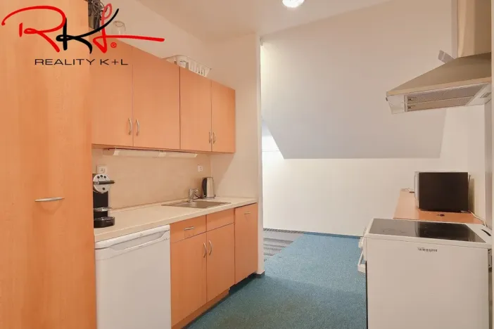 Pronájem kanceláře, Roudnice nad Labem, Husovo náměstí, 101 m2