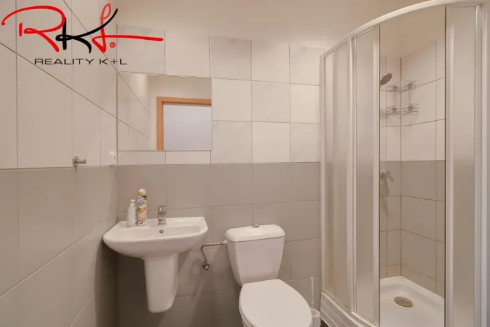 Pronájem kanceláře, Roudnice nad Labem, Husovo náměstí, 101 m2